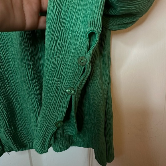 Green Long Sleeve Women's Top - Picture 2 of 5